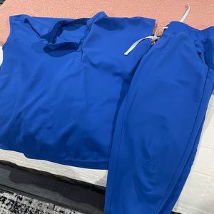 Figs. Medium top and medium petite joggers